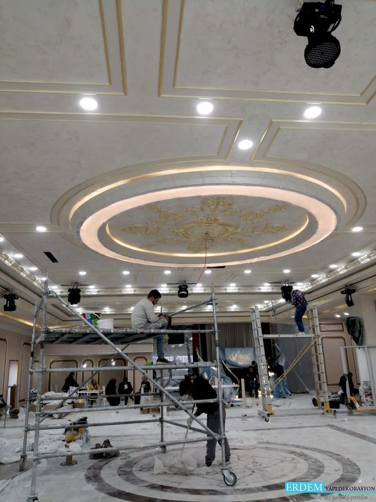 D���n Salonu Duvar ��talama Mimari Tasar�m�