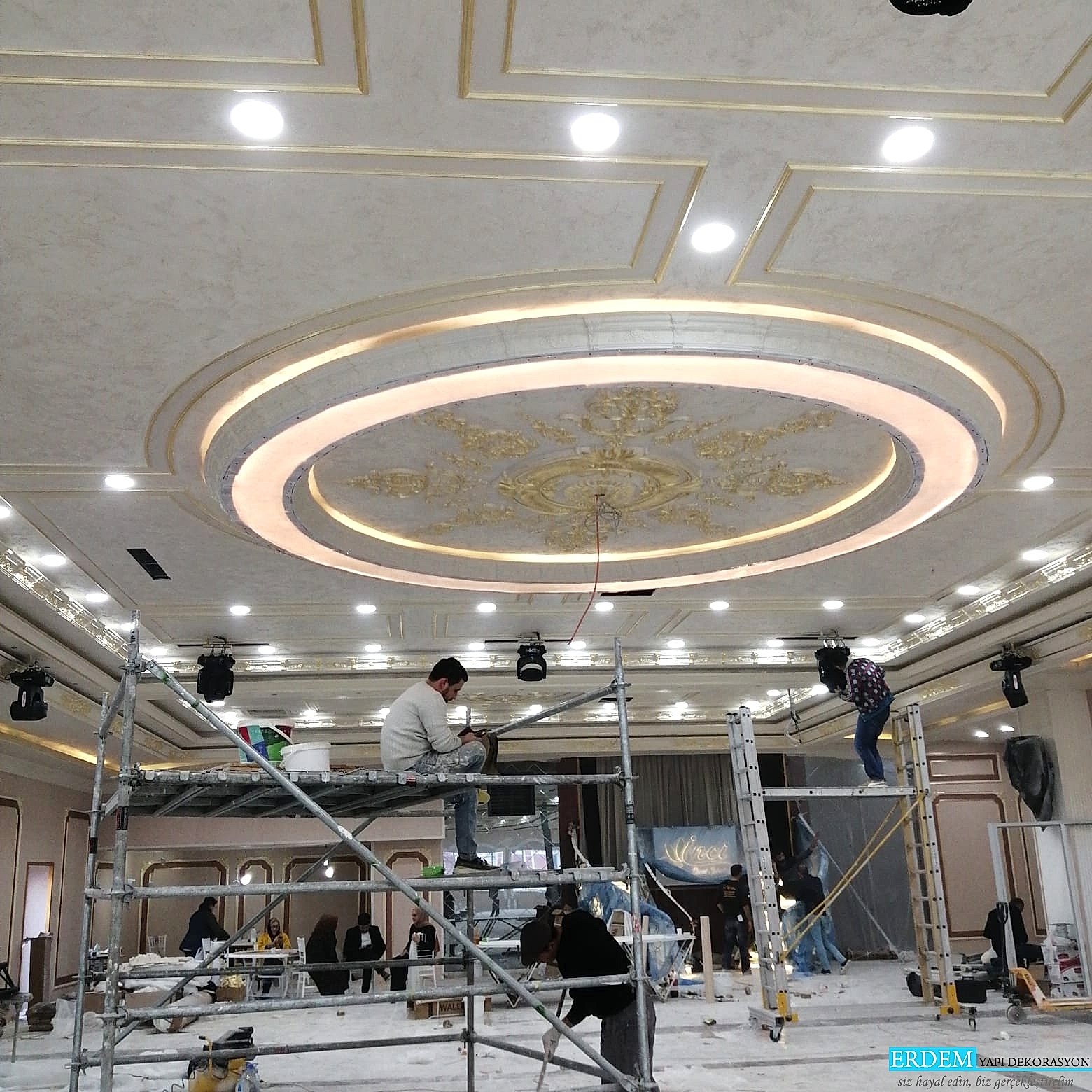 D���n Salonu Duvar ��talama Mimari Tasar�m�