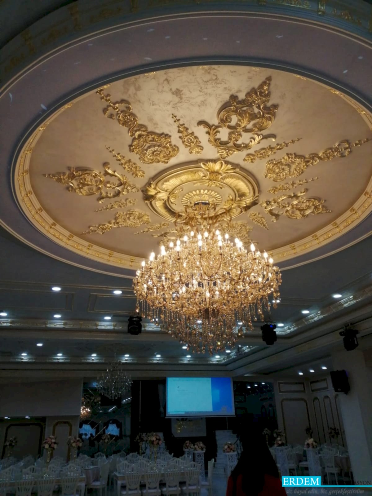 D���n Salonu Duvar ��talama Mimari Tasar�m�