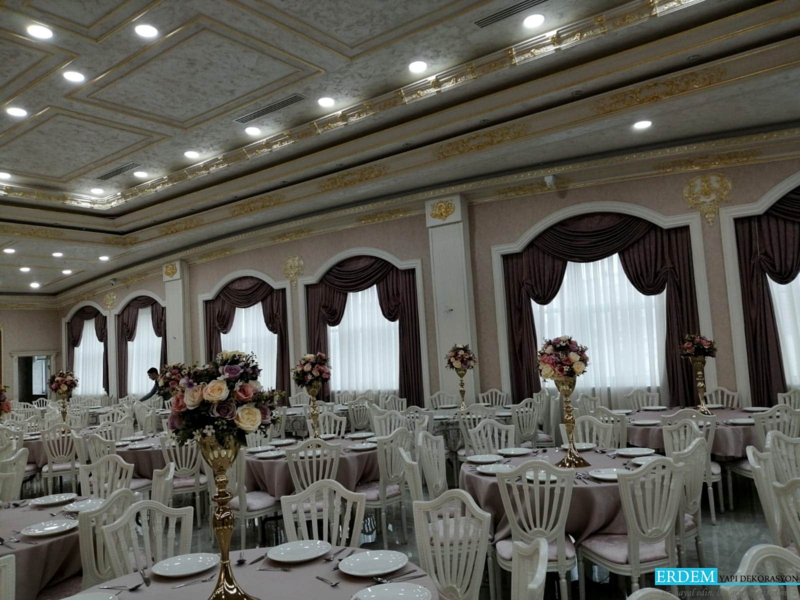 D���n Salonu Duvar ��talama Mimari Tasar�m�