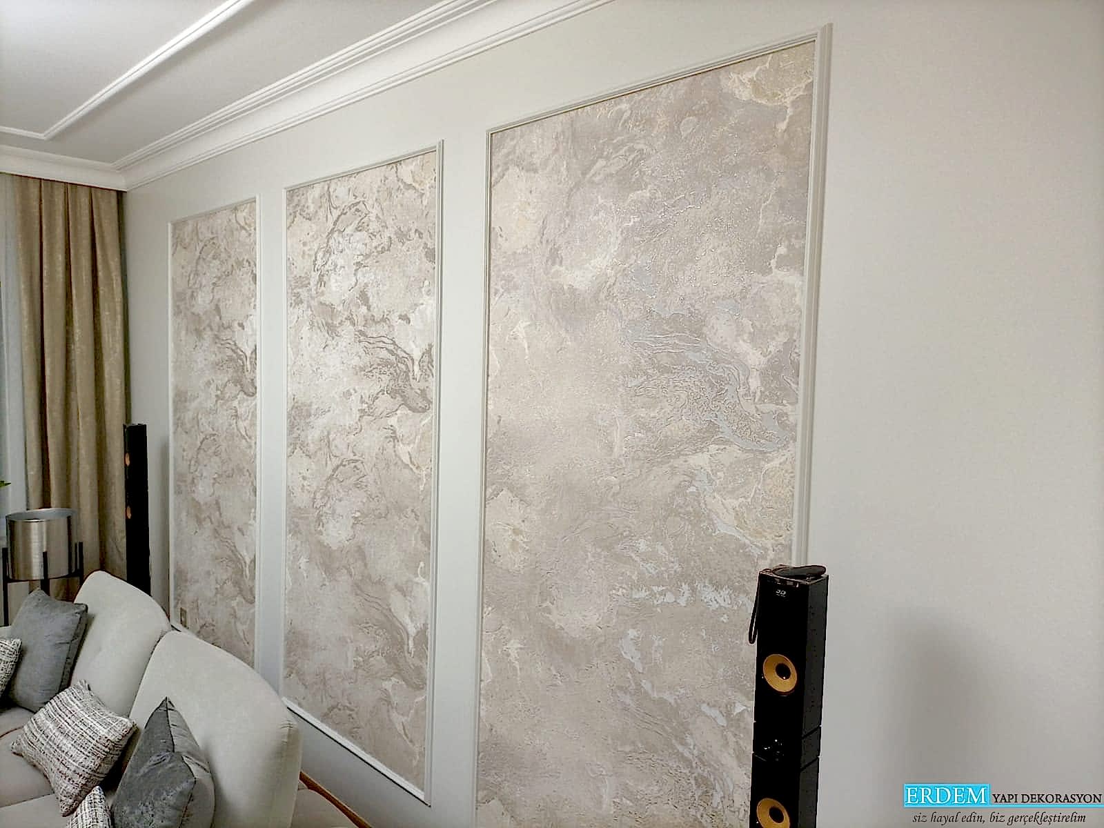 Duvar ka��d� etraf�na ��ta